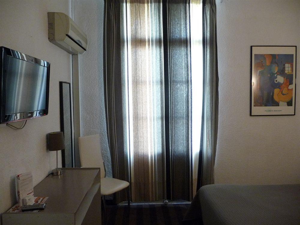 Hotel Alexander Perpignan Luaran gambar