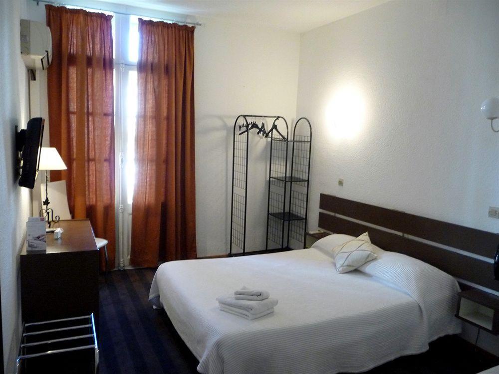 Hotel Alexander Perpignan Luaran gambar