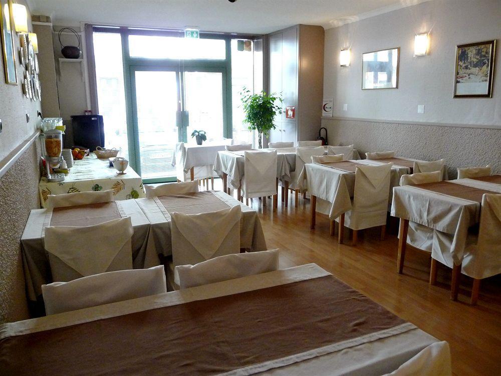 Hotel Alexander Perpignan Luaran gambar
